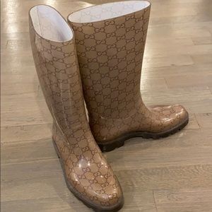 Gucci rain boots size 7